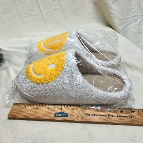 Smiley face slippers 7-8 - Picture 7 of 7